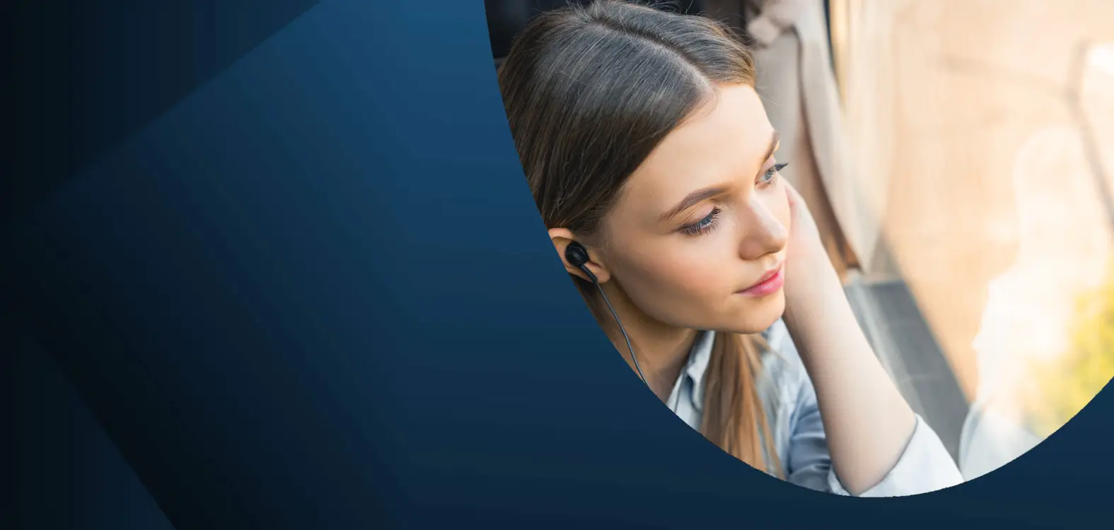 women hearing song with earplugs