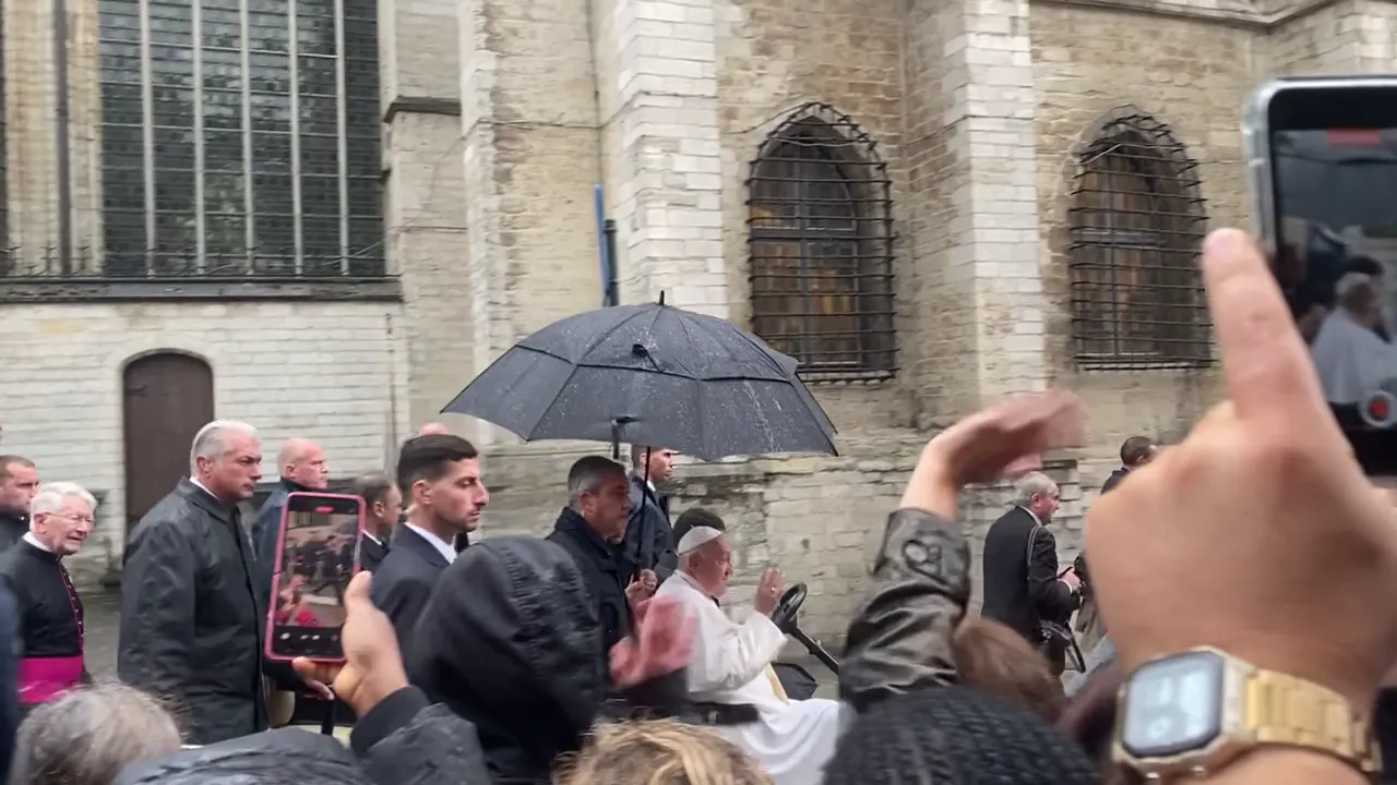 Pope Francis in Leuven, Belgium, with crowds watching and recording him, 27 September 2024. (Photo: