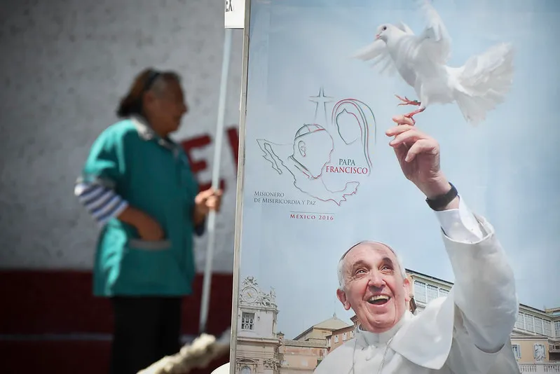 (Illustration photo by Marko Vombergar/ALETEIA/ CC BY 2.0) A poster of Pope Francis in Mexico City,