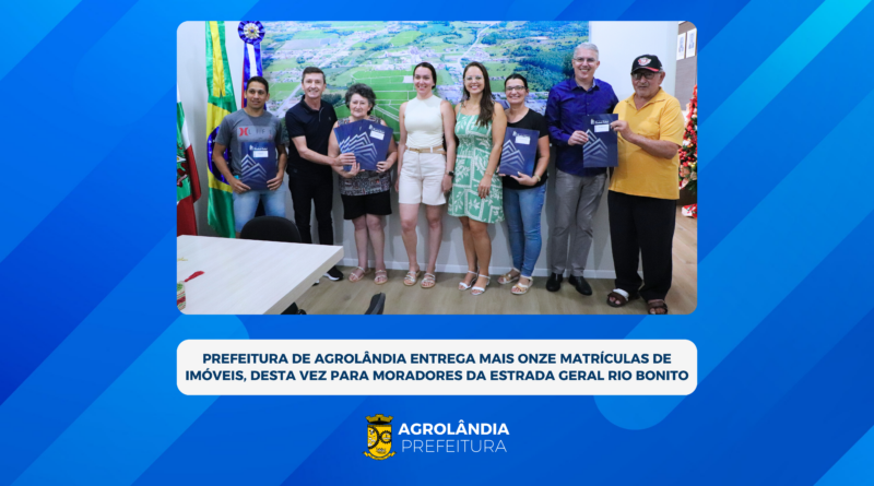 Prefeitura de Agrolândia entrega mais onze matrículas de imóveis, desta vez para moradores da Estrada Geral Rio Bonito.