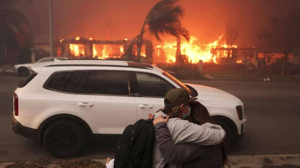 米カリフォルニア州の山火事、猛烈な風で被害が爆発的に拡大　5人死亡・10万人超に避難命令（字幕・9日）