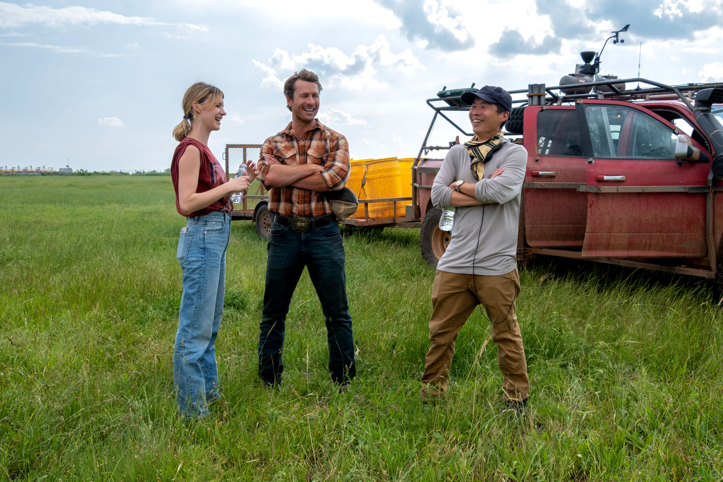 Daisy Edgar-Jones, Glen Powell, and Director Lee Isaac Chung on the set of Twisters.