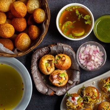 4 most famous foods in Kolkata (and where to eat them)