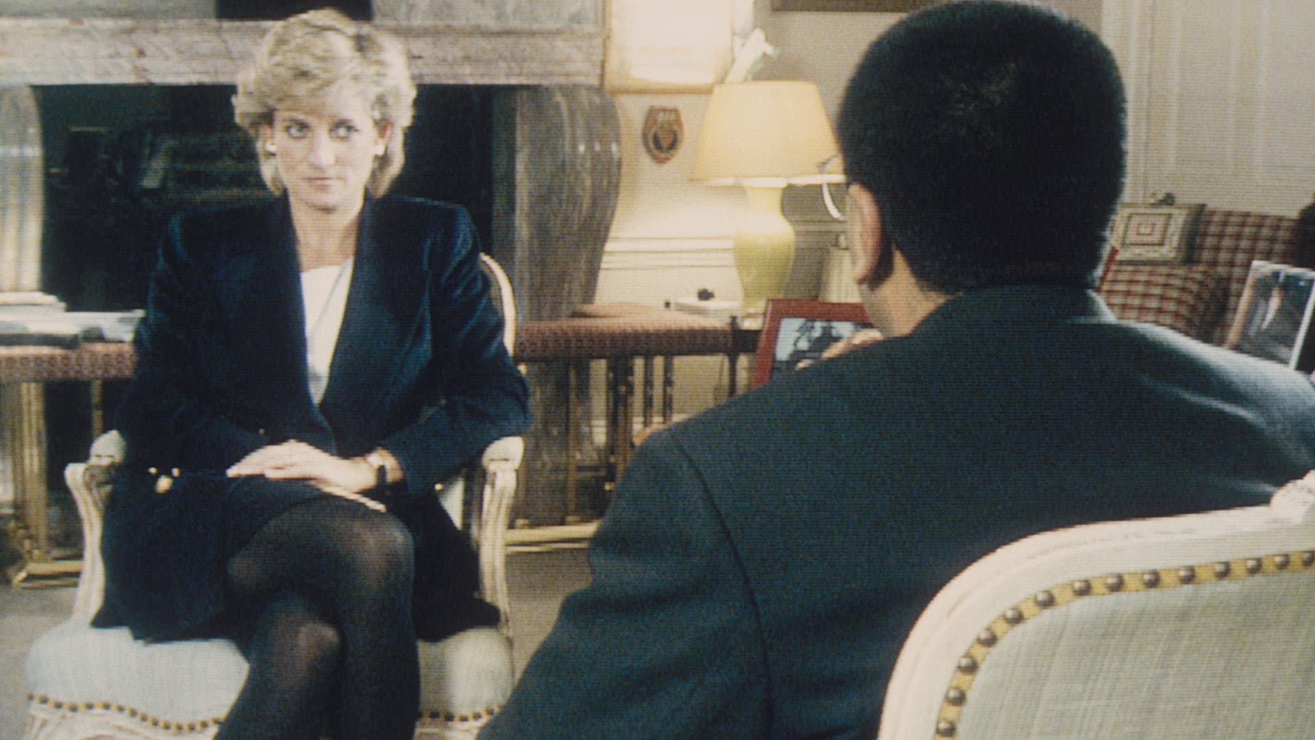 Martin Bashir interviews Princess Diana in Kensington Palace in November 1995 for the television program Panorama.