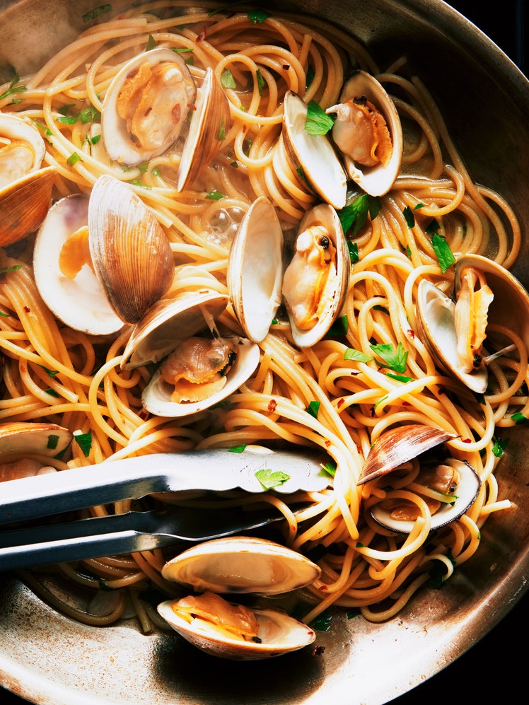 Spaghetti Alle Vongole (Pasta With Clams)