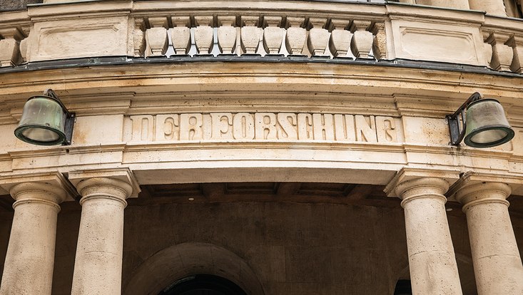 Schriftzug "Der Forschung" Hauptgebäude