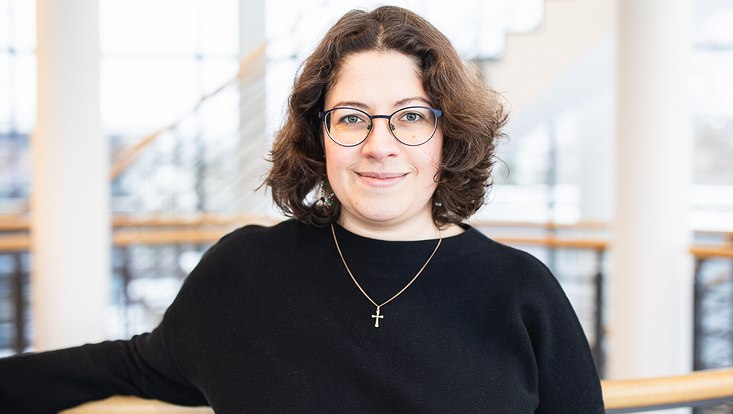 Hannah-Lena Hagemann im Treppenhaus der Universität Hamburg