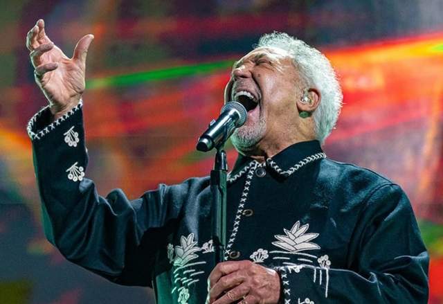 Tom Jones: Ages & Stages Tour