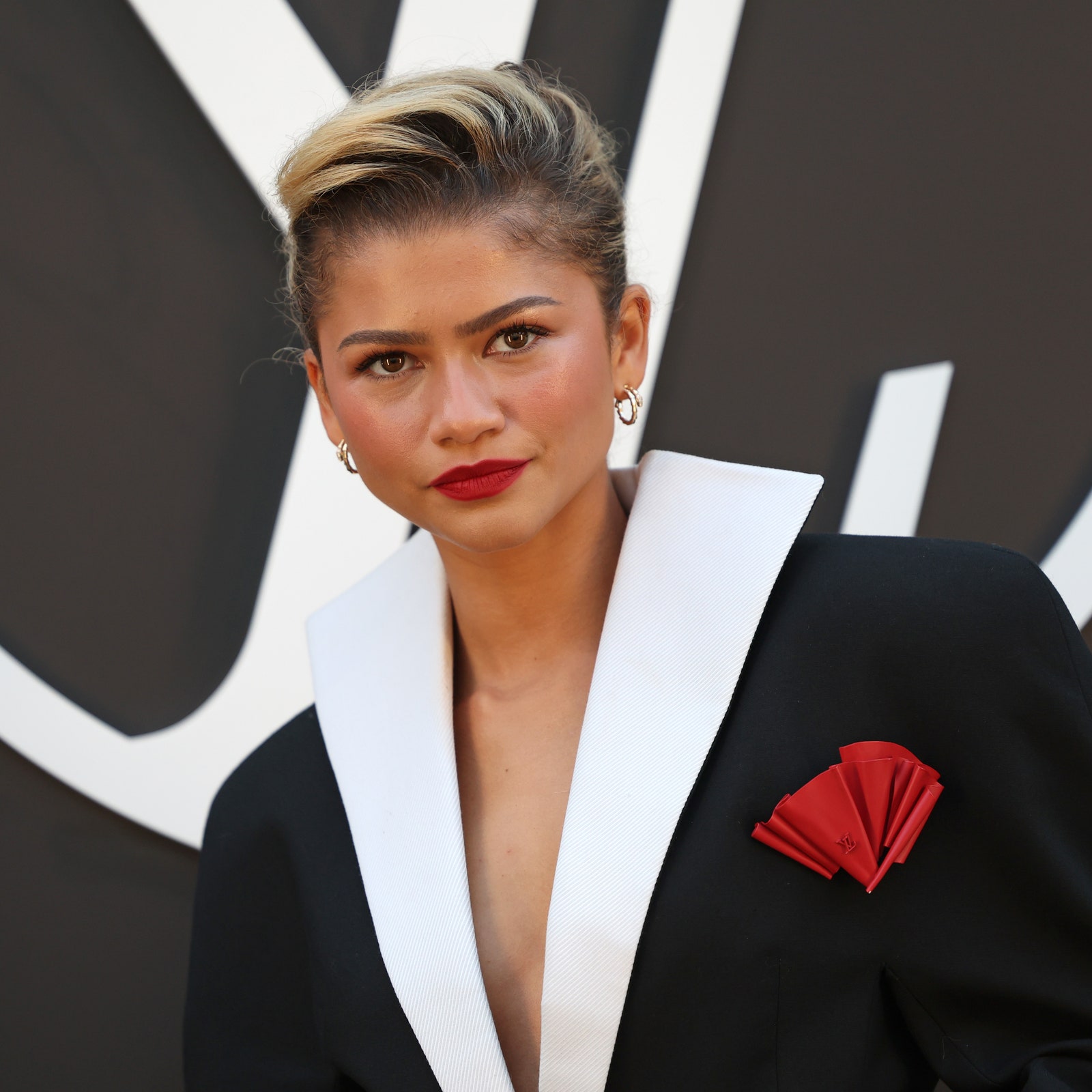 Zendaya Went Full-Blown '80s Popstar With an Oversized Blazer and Fishnets