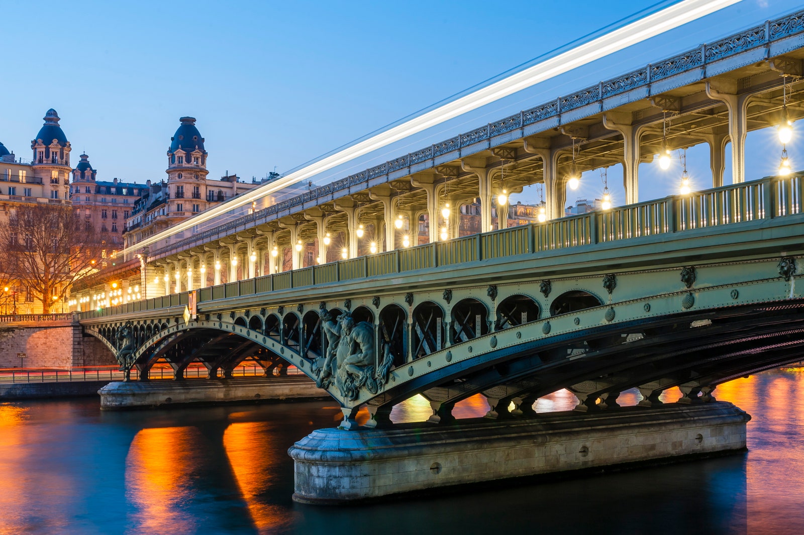 The BirHakeim bridge over the Seine.nbsp