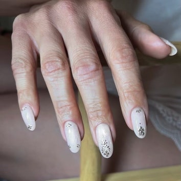 J.Lo’s Birthday Manicure Was Inspired by Bridgerton