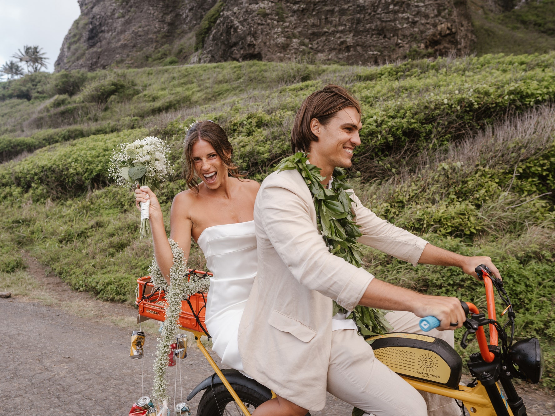 This Barefoot Surfer Wedding in Hawaii Was a Celebration of the Couple’s Community