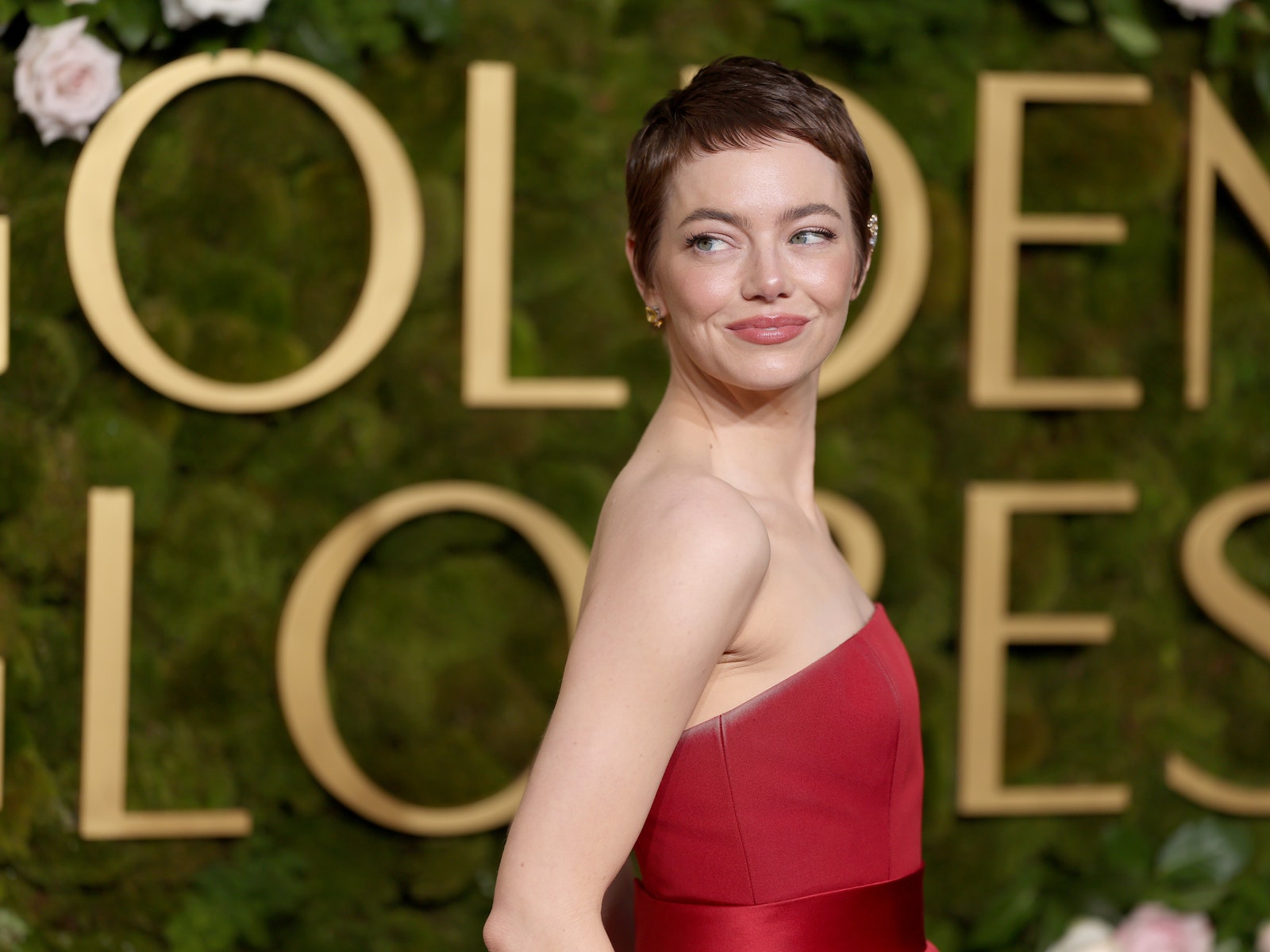 Surprise! Emma Stone Has a Pixie Cut at the 2025 Golden Globes