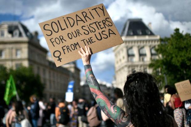 FRANCE-US-ABORTION-WOMEN-RIGHTS-DEMONSTRATION 