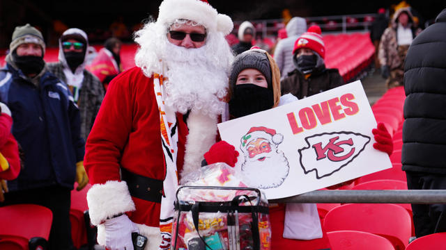 chiefs-christmas.jpg 