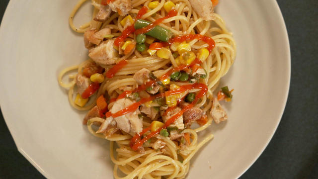 0521-cmo-dishrecipespaghettistirfry-mid.jpg 