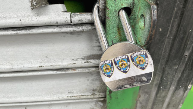 Illegal smoke shop shut down and padlocked, New York City 