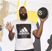 NBA年度最有價值火箭球星「大鬍子」哈登（James Harden）造訪台灣。（記