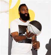 NBA年度最有價值火箭球星「大鬍子」哈登（James Harden）造訪台灣。（記