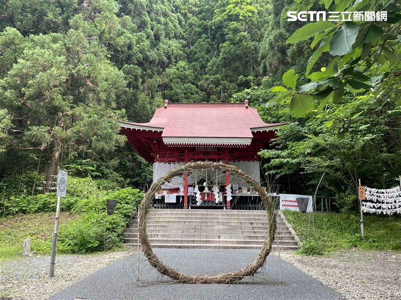 田澤湖附近有御座石神社可參拜。（圖／記者楊晏琳攝影）