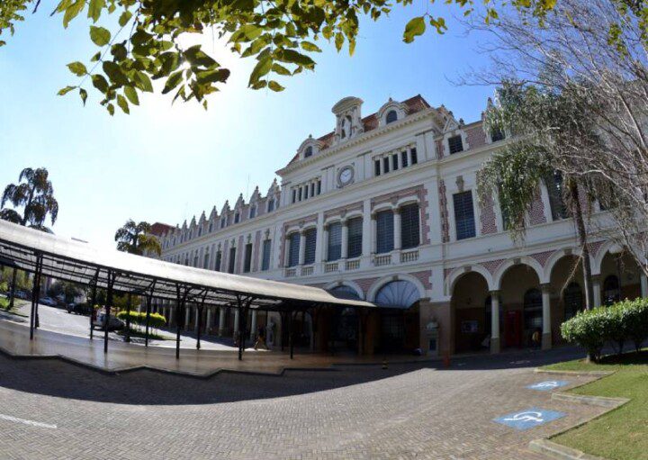 Foto que ilustra matéria sobre escolas em Campinas mostra a fachada do Colégio Liceu Salesiano Nossa Senhora Auxiliadora.