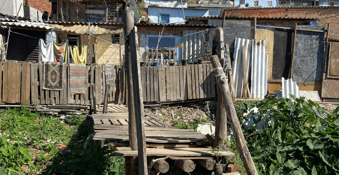 casa em situação precária