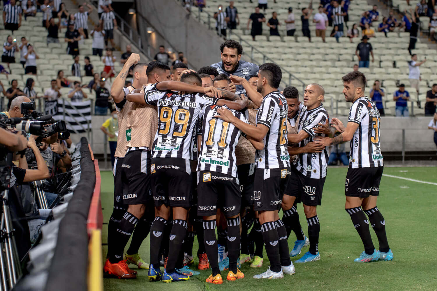 Gerando Falcões entrou em campo no jogo do Vozão