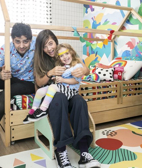 Mistura de estampas em quarto infantil