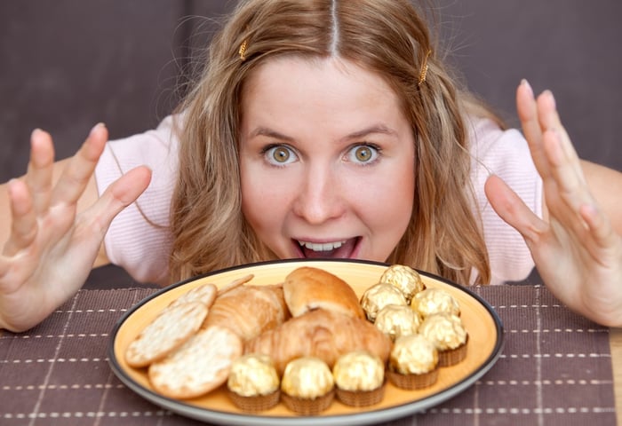 沒有鹹味的的食物，可能也含有大量的鈉