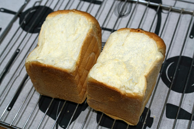 https://sisicooking.blogspot.com/2019/11/toast-bread-recipe.html