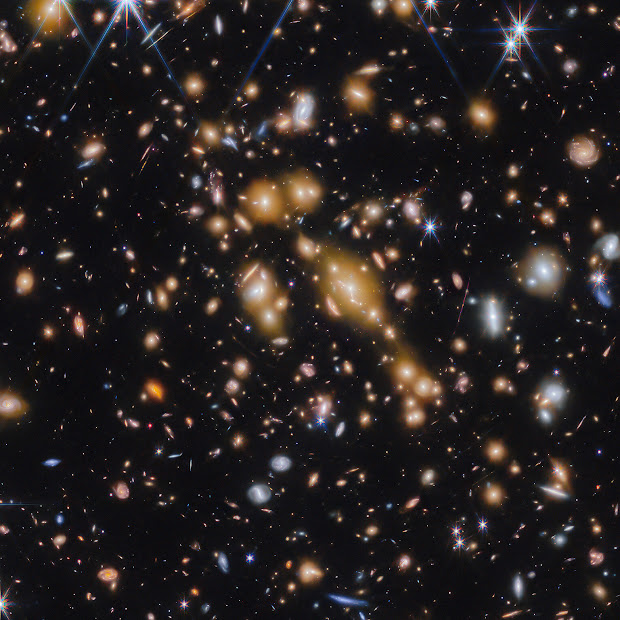 Galaxy Cluster SPT-CL J0615−5746 as seen by Webb