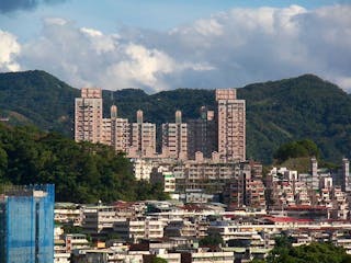 640px-Apartments_on_Xinlong_Mountain,_Wenshan_District_20090926