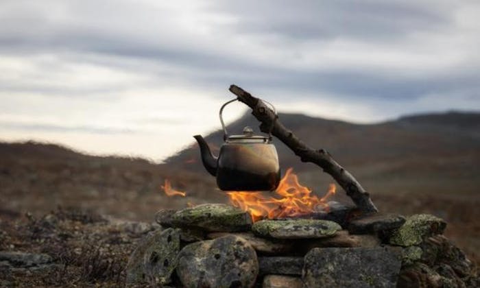 在紅茶、咖啡、薑茶等常見的熱飲中，哪一種的暖身效果最持久？