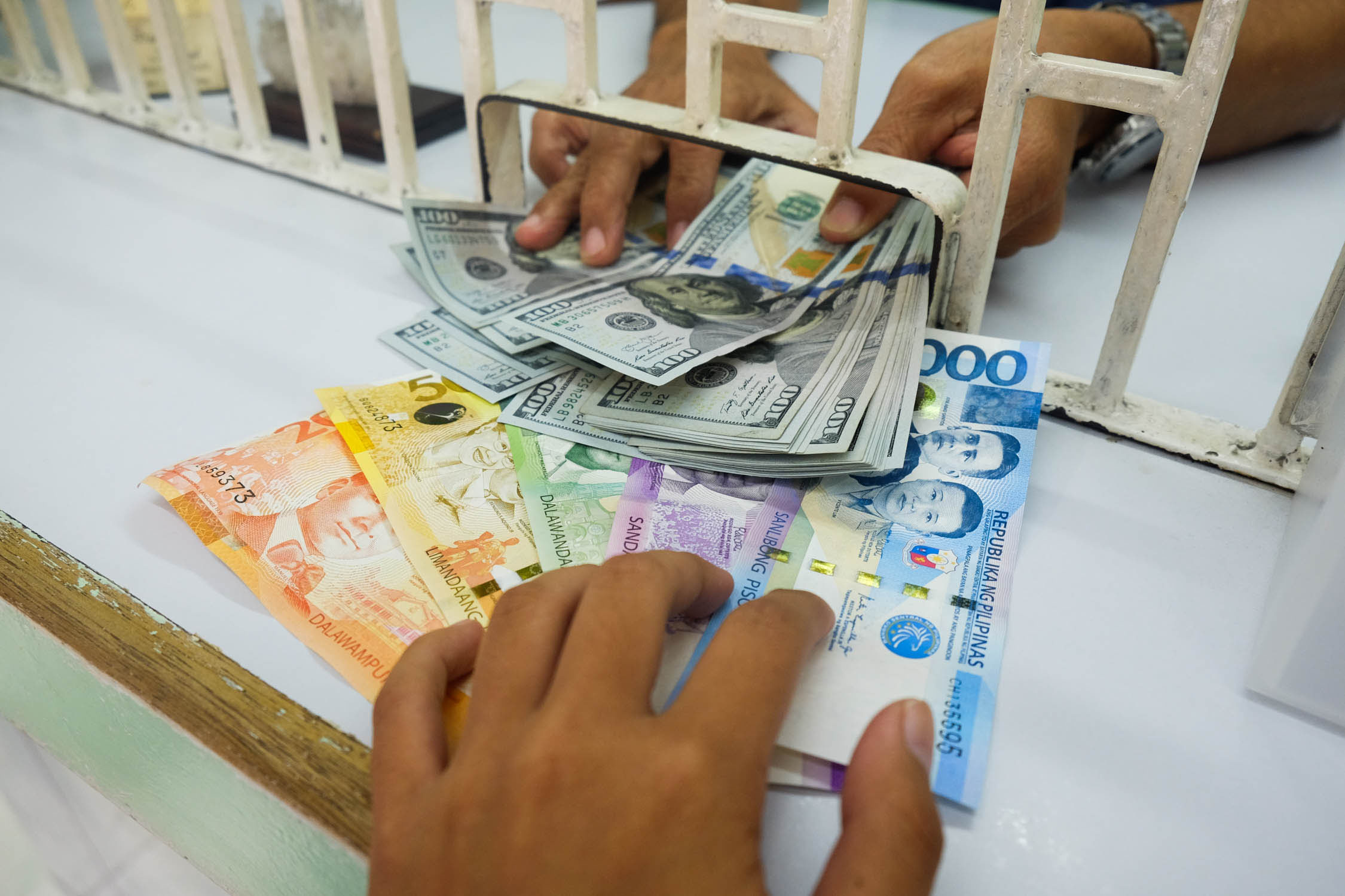 June PH dollar reserves dip as BSP defends peso