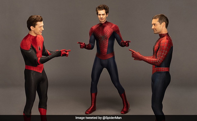 Viral: The Spider-Man Meme As Recreated By Tom Holland, Tobey Maguire And  Andrew Garfield