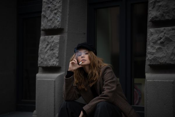 Anastasia Scheglova,UMĚNÍ,beautiful girl,cigareta,tvář,dívka