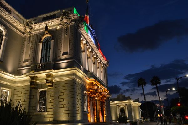 museum,country,night,palace,wall