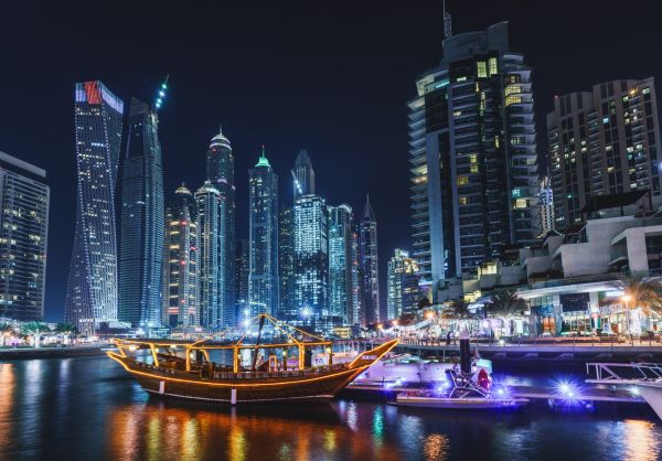 Dubai,paesaggio urbano,notte,barca