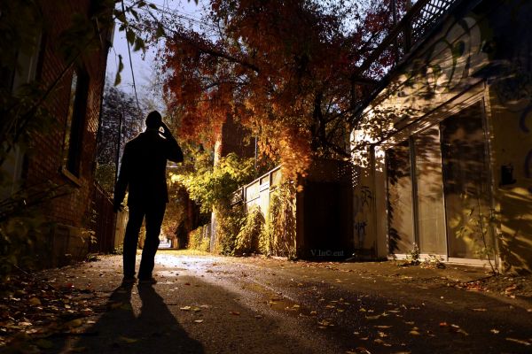 Automne,hombres,hojas,silueta,noche,callejón