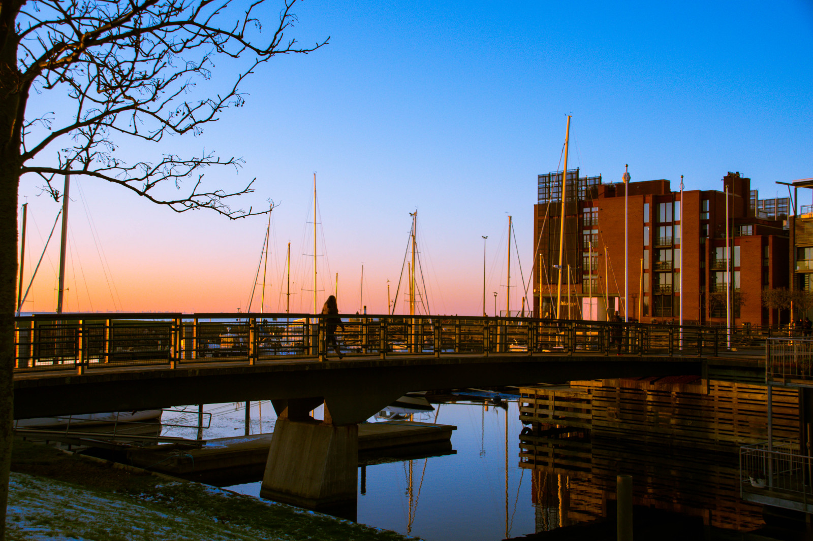 Sonnenuntergang, Stadt, Straße, Stadtbild, Betrachtung, Skyline, Abend, Morgen, Brücke, Fluss, Horizont, Schweden, Dock, Dämmerung, Dämmerung, Sverige, Malm, Innenstadt, Dämmerung, Stadtblick, Gebäude, Boote, Sk nel n, Se, Spekeln, V strahamnen, Skymmning, Straßenansicht, Wahrzeichen, Stadtgebiet, Wasserweg, menschliche Siedlung, Nichtbau-Struktur