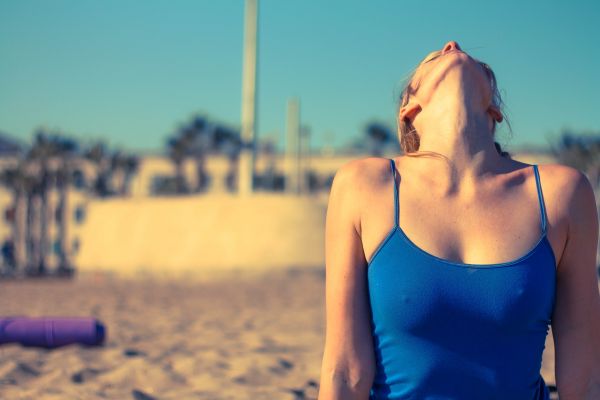 Sonnenlicht,Frauen im Freien,Frau,Modell-,Meer,geschlossene Augen