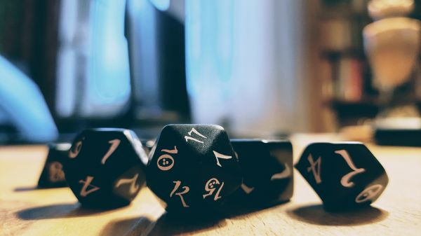 RPG,Dungeons Dragons,ζάρια,wooden table,ttrpg