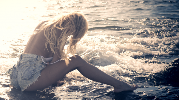 Korte spijkerbroek,blond,strand,benen