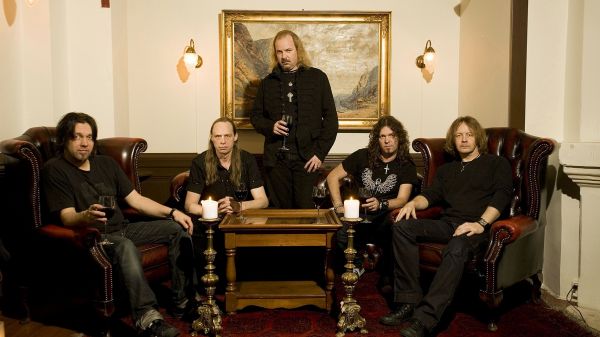 kapela,stůl,křesla,Candlemass,obrázek