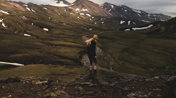 Landschaft,Natur,Berge,Feld,woman alone,blond