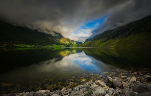 slnečnému žiareniu,krajina,hory,tmavá,západ slnka,jazero