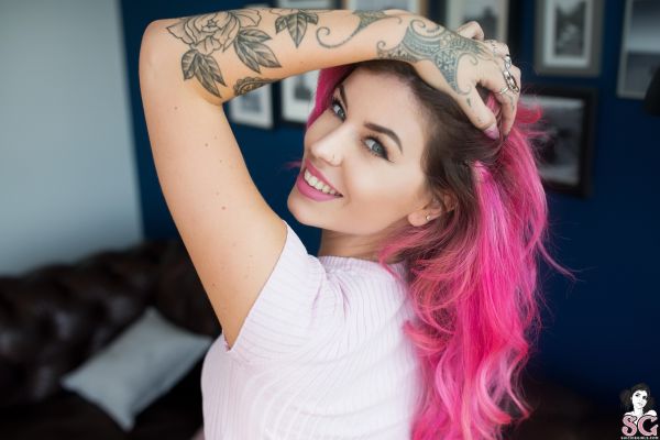 Frau, Modell-, gefärbtes Haar, Blick auf Betrachter, Aemelia Suicide, pinkes Haar