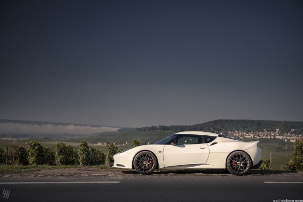 esporte,carro,vermelho,veículo,estrada,branco