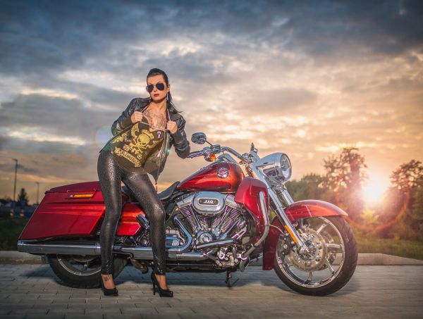 mujer,motocicleta,Mujeres con motocicletas,modelo,vehículo,polainas