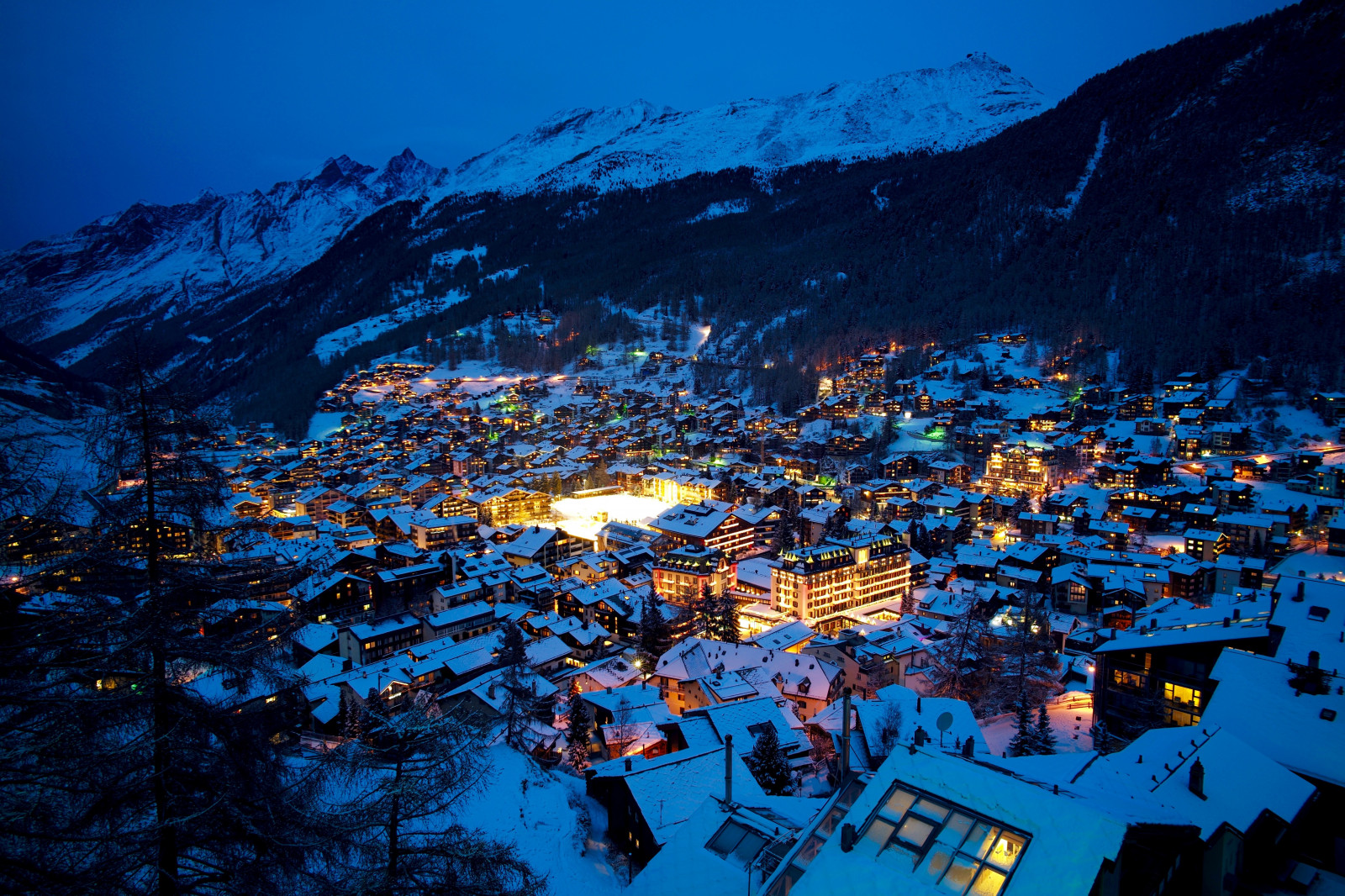 paesaggio, luci, montagne, paesaggio urbano, notte, cielo, la neve, inverno, sera, Svizzera, crepuscolo, Alpi, Zermatt, montagna, stagione, morfologie montane, caratteristica geografica, fotografia aerea, fenomeno geologico, catena montuosa